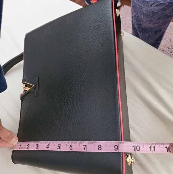 LV Capucines MM bag - Picture 6 of 15